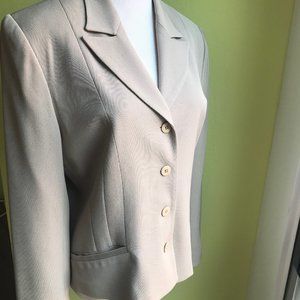 Iris Singer beige jacket